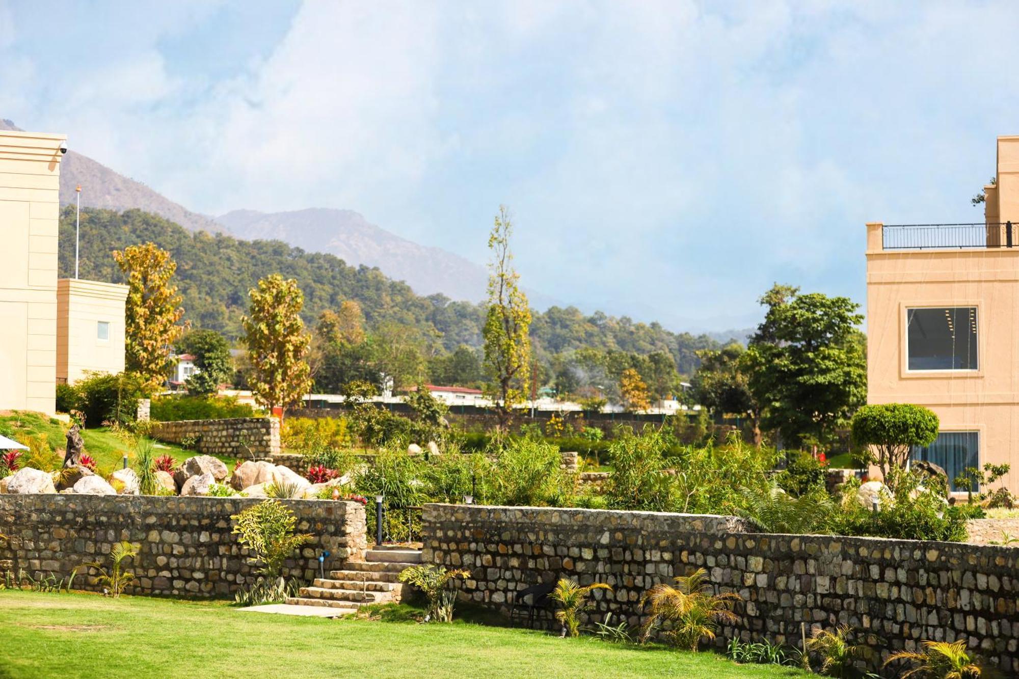 Hotel Club Mahindra Patkote Nainital Exteriér fotografie